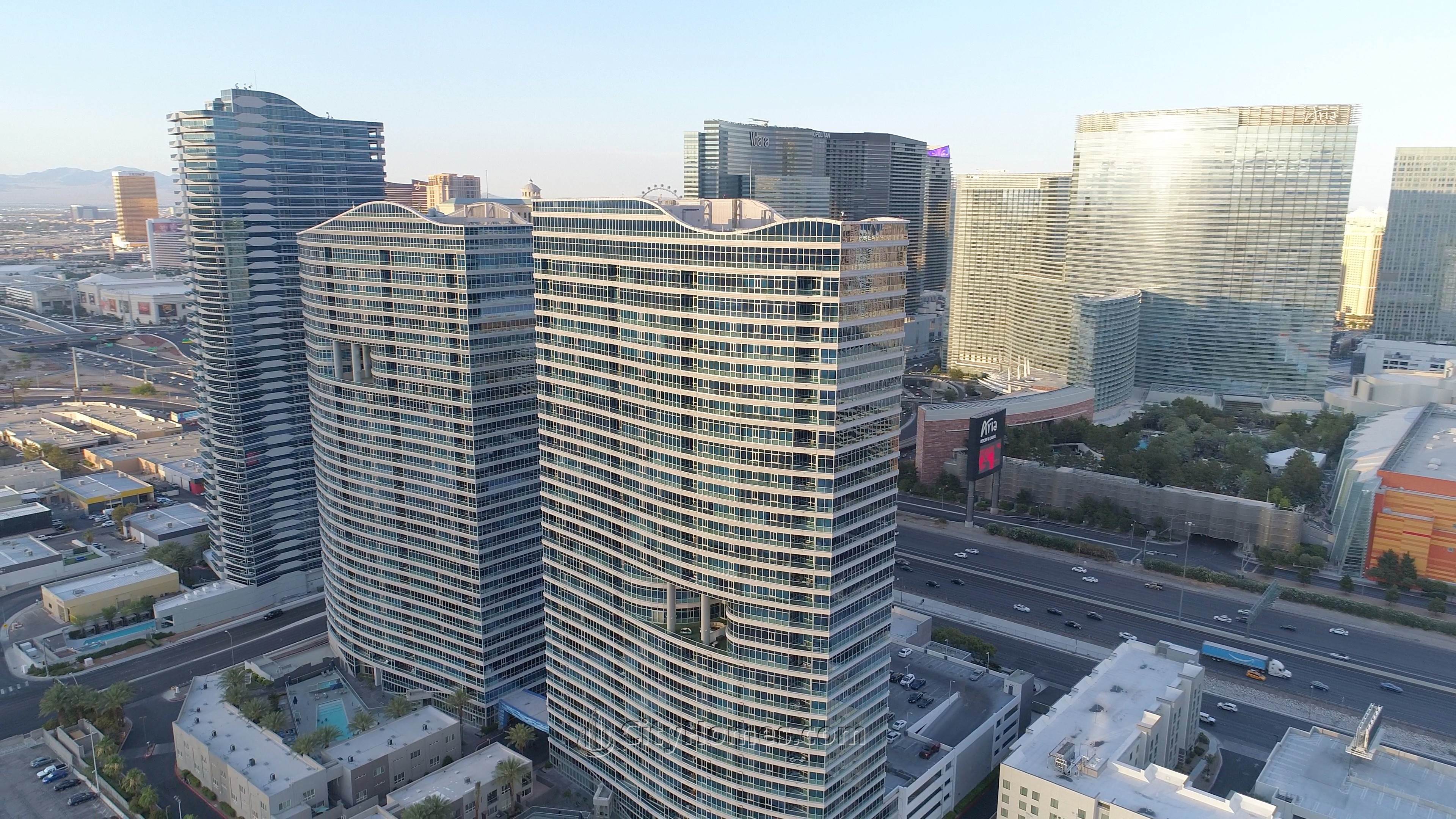 12. Panorama Towers gebouw op 4525 Dean Martin Dr, Las Vegas, NV 89103