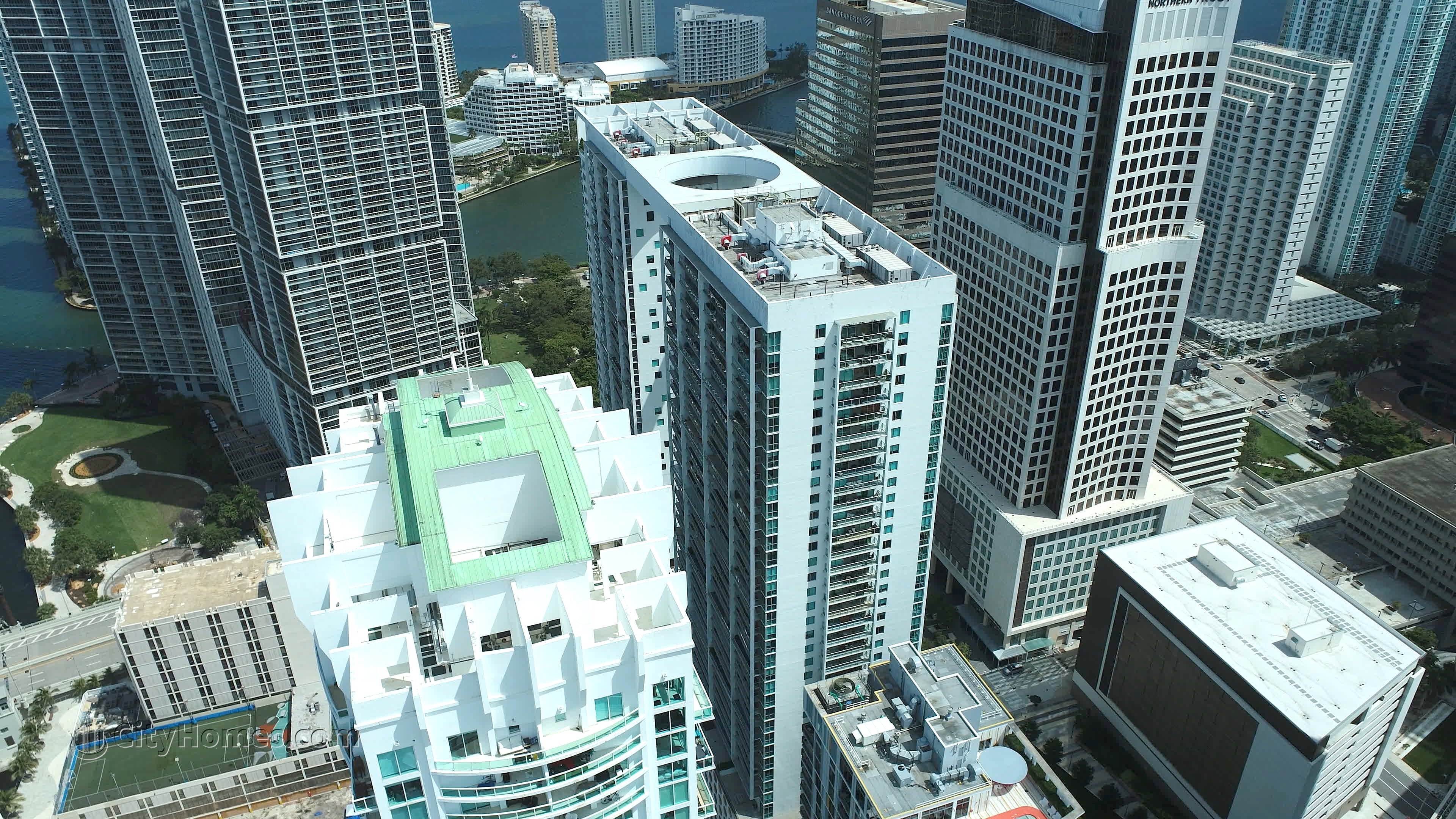 6. 500 Brickell East xây dựng tại 500 Brickell Avenue, Miami, FL 33131
