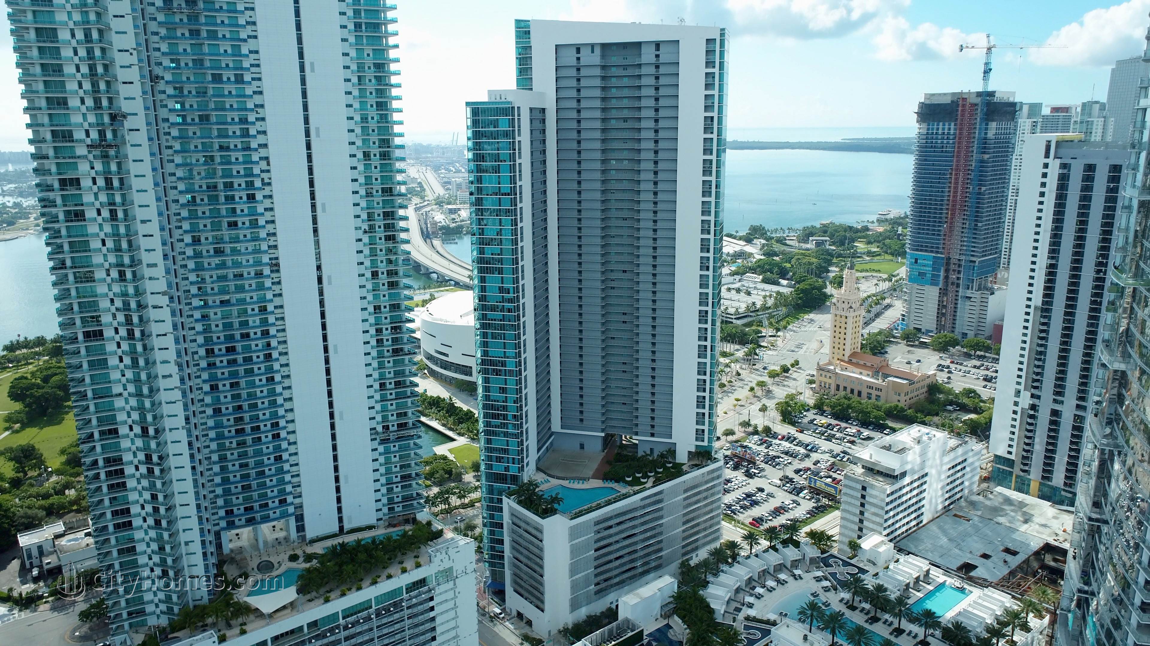 3. 900 Biscayne Bay gebouw op 900 Biscayne Boulevard, Miami, FL 33132