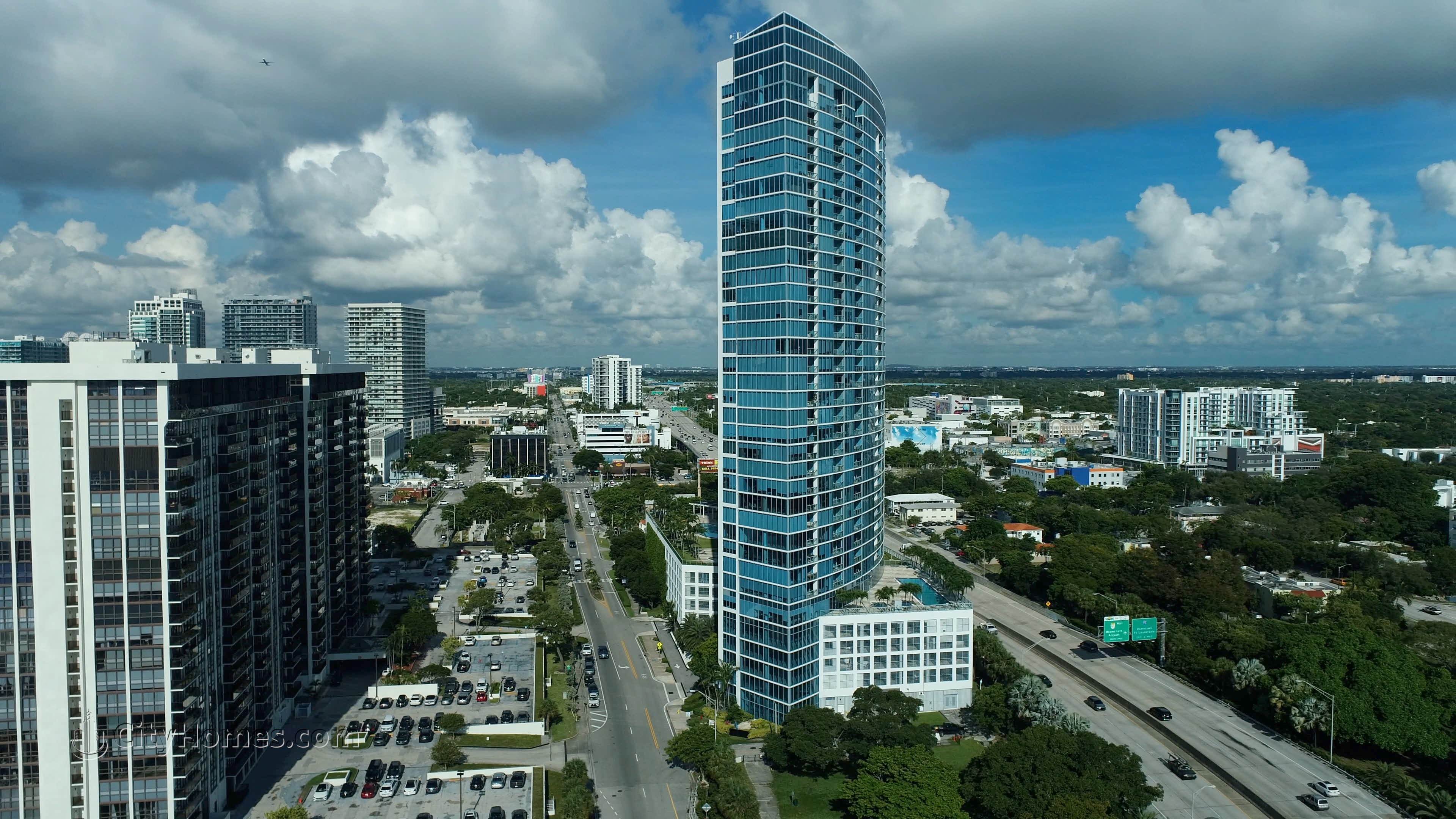2. Blue byggnad vid 601 NE 36th St, Edgewater, Miami, FL 33137