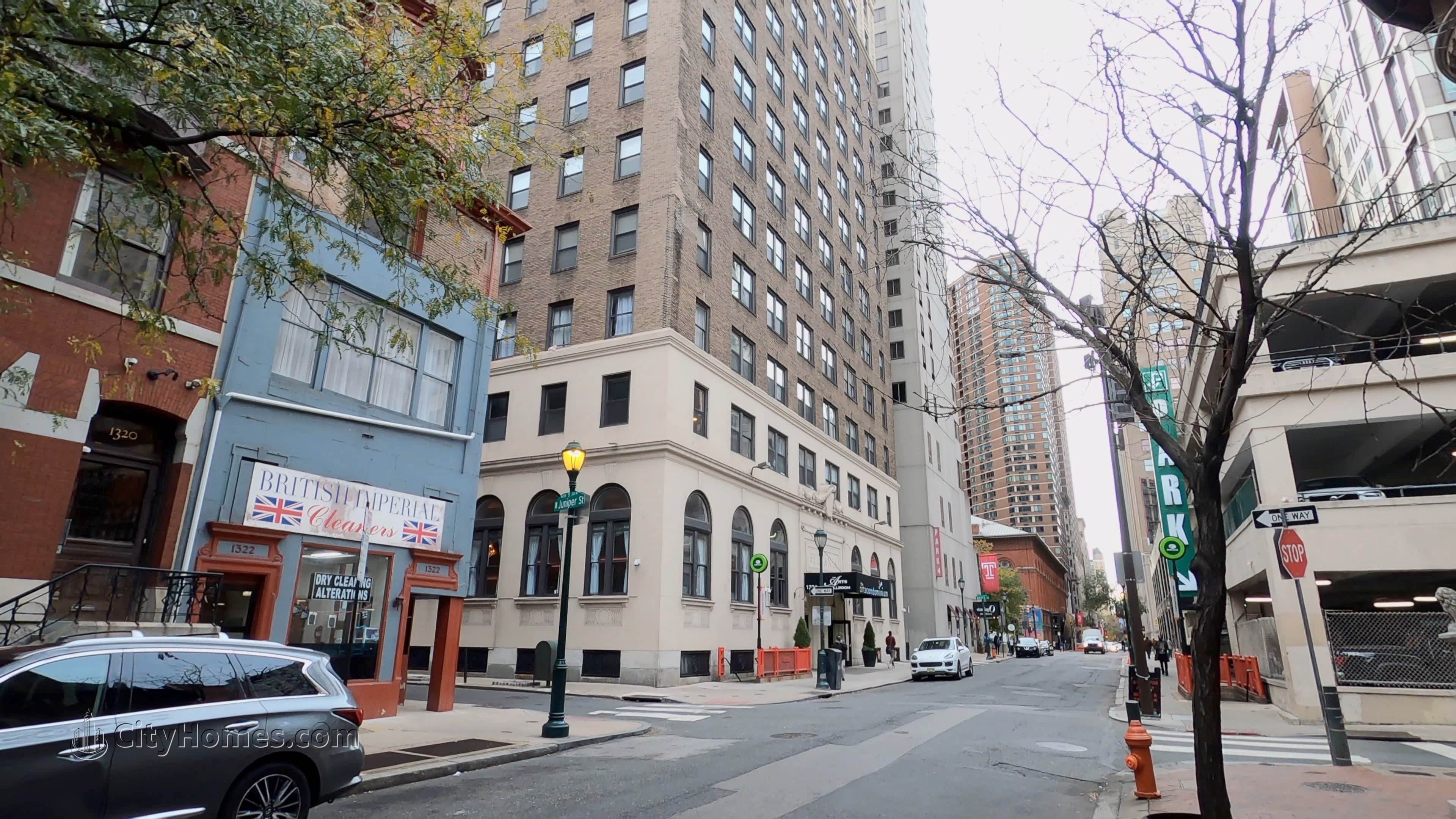 5. The Arts Condominium xây dựng tại 1324 Locust St, Center City, Philadelphia, PA 19107