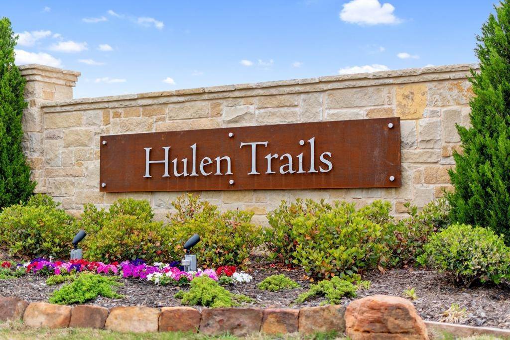 Hulen Trails建於 10620 Moss Cove Drive, Fort Worth, TX 76036