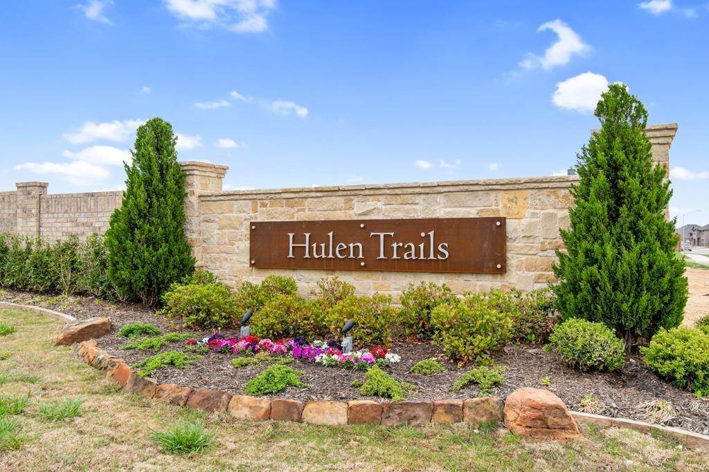 13. Hulen Trails xây dựng tại 10620 Moss Cove Drive, Fort Worth, TX 76036