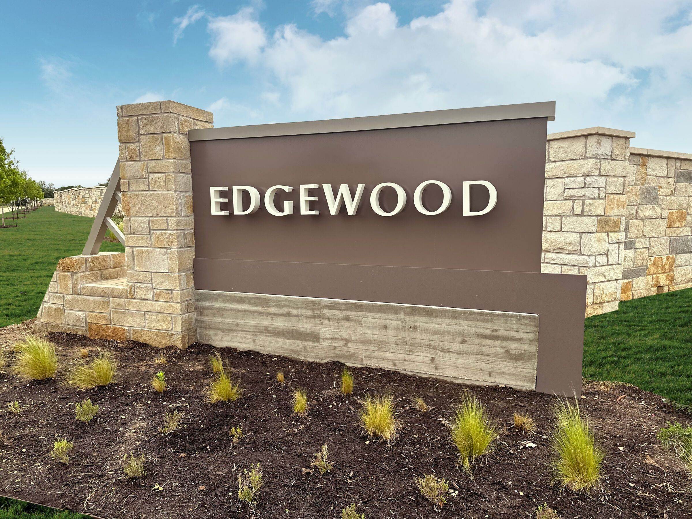 8. Edgewood prédio em 828 Sanger Lane, Leander, TX 78641