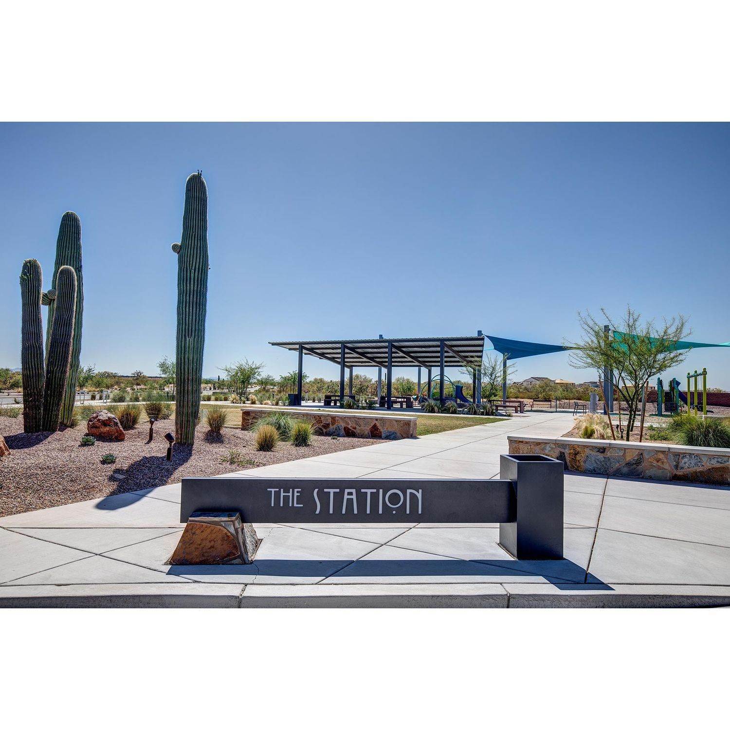 6. Saguaro Trails gebouw op 10240 E Lone Cactus Trail, Tucson, AZ 85747