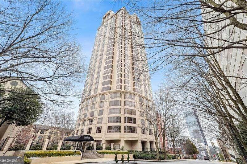 Condominium pour l Vente à Lenox, Atlanta, GA 30326